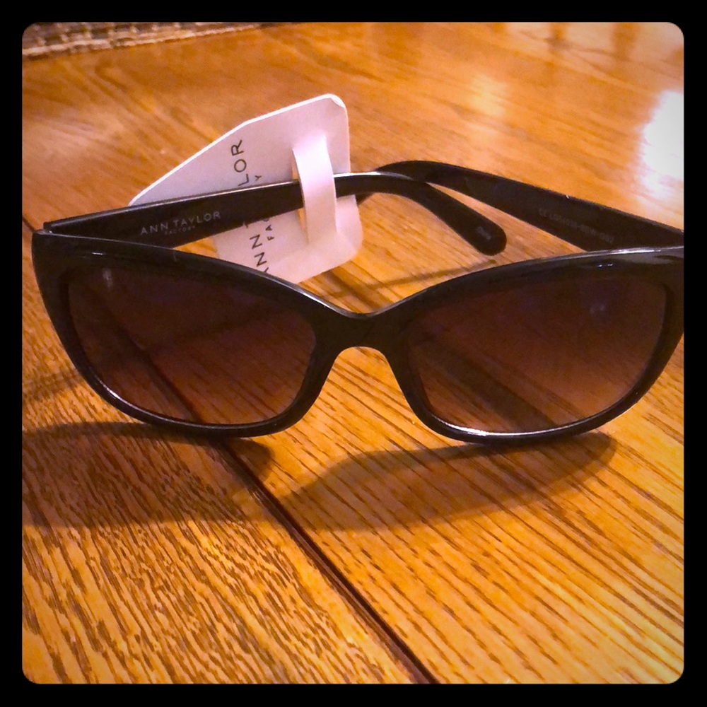Ann Taylor Factory  NWT sunglasses